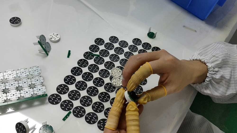 assemble the cover and pcb.jpg