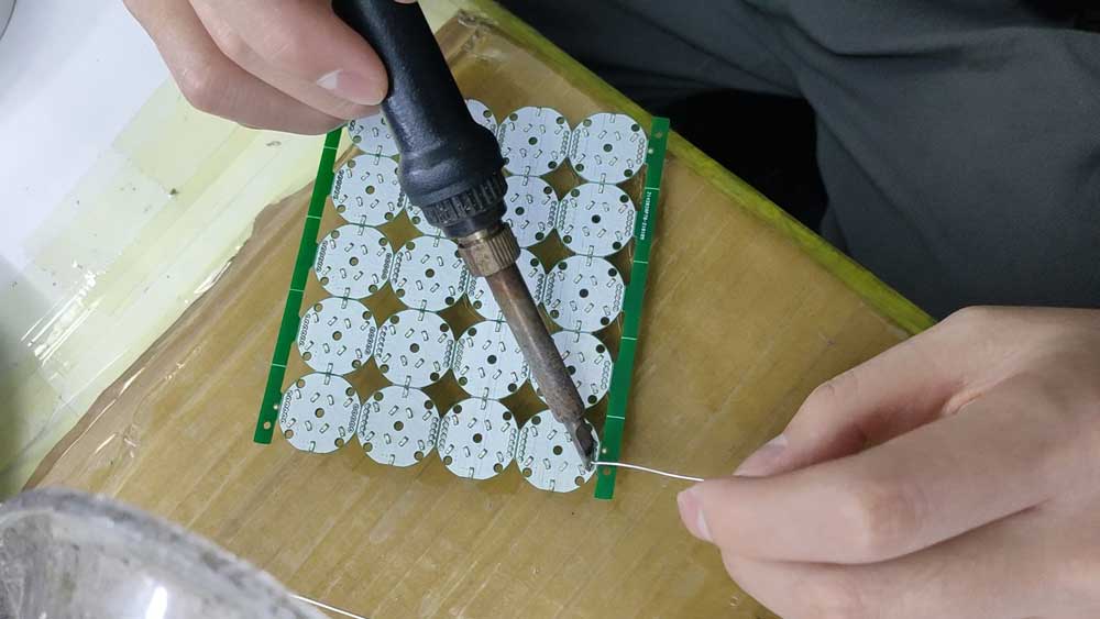 solder metal pin into pcb.jpg