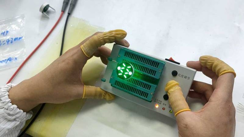 quality test on led segment dispaly.jpg