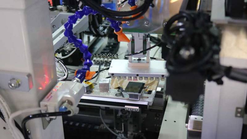full automtion LCD assembly mathchine.jpg
